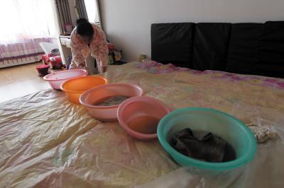 金华楼上漏水，住户失联，小区没物管，业主维权难！律师来支招……